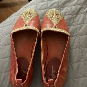 Latigo shoes, embroidered leather flats